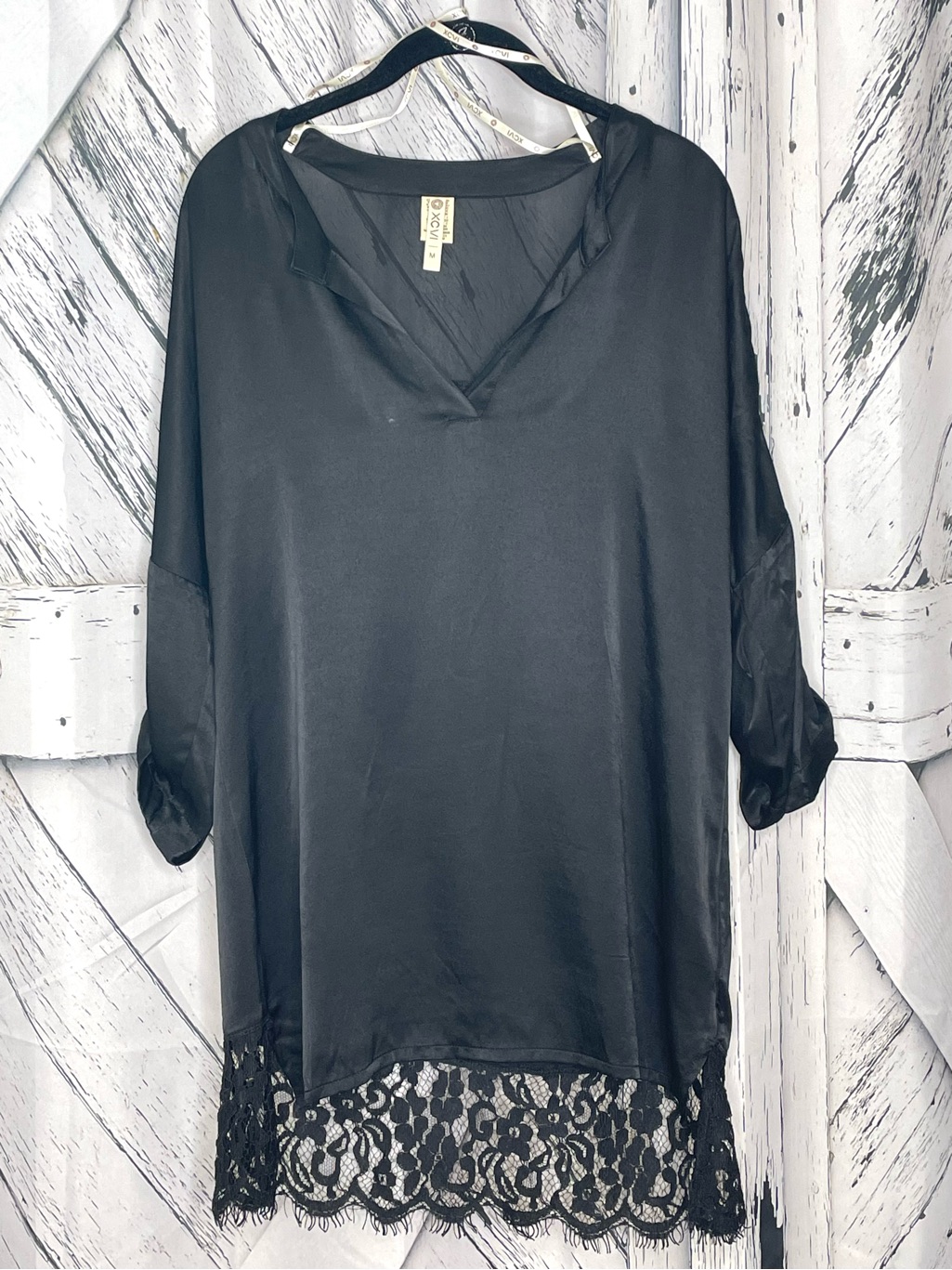 Xcvi Tunic Featuring A V-Neck And A Detailed Lace Hem Black M